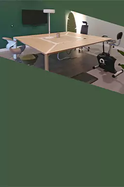 Foto van de werkkamer Vitaal en Fit, een groene werkplek met verschillende elementen die zorgen voor een goede werkruimte. 